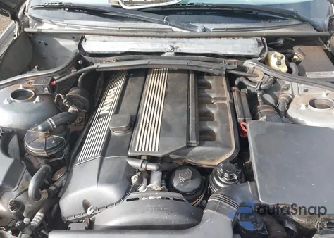 2003 BMW 325 I z USA, uszkodzony, nr VIN WBAEV33403KR25505